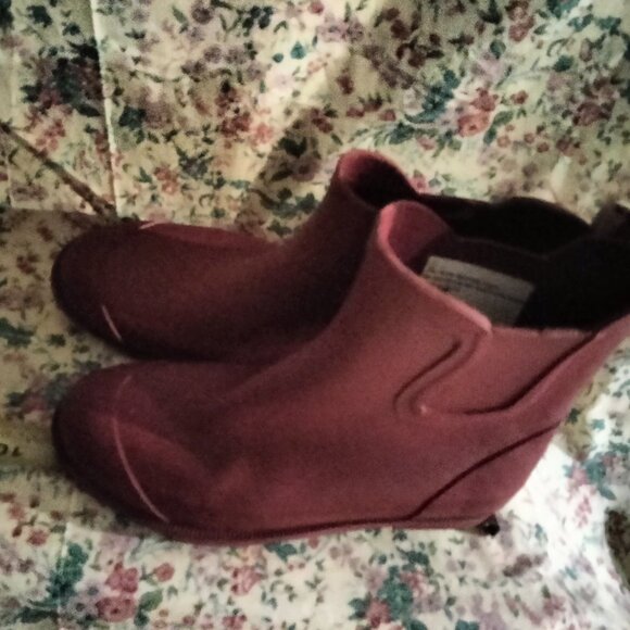 Cat & Jack Rain Boots/ Snow Boots Sizes: 3, Burgundy NWOB - Picture 4 of 8